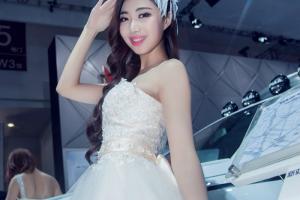 2015海南第一场车展大眼美女车模